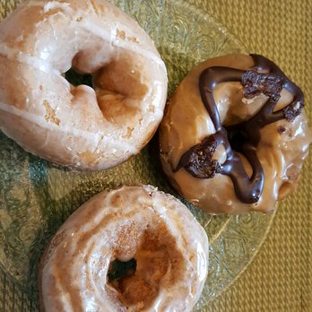 Mighty-O Donuts - Clockwise: Glazed, Peanut Butter, and Seasonal Spiced Apple (9/18/16) - Donuts Near Me - Seattle, Washington Mighty-O Donuts - Clockwise: Glazed, Peanut Butter, and Seasonal Spiced Apple (9/18/16) - Donuts Near Me - Seattle, Washington