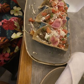 Moku Kitchen - Beef tacos - Cocktail Bars Near Me - Honolulu, Hawaii