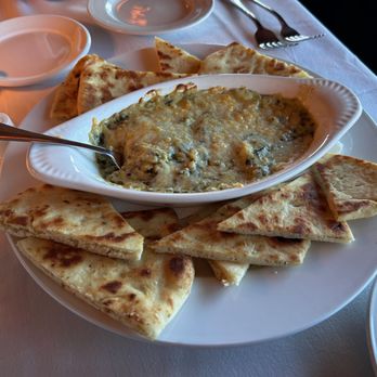 Pisgah Inn - Spinach & artichoke dip with garlic naan - Hotels Near Me - Waynesville, North Carolina Pisgah Inn - Spinach & artichoke dip with garlic naan - Hotels Near Me - Waynesville, North Carolina