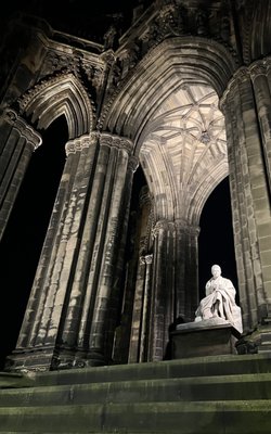 Scott Monument by null
