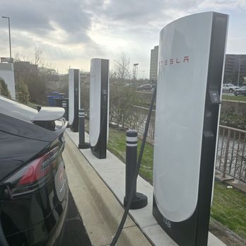 Tesla Supercharger - EV Charging Stations Near Me - Des Plaines, Illinois