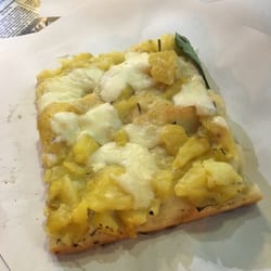 Elettroforno Giulia - Impossibile prenderne solo una!!! Pizza con patate mozzarella rosmarino e basilico