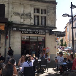 Bar des Arènes - Ansicht vom Place de Voltaire