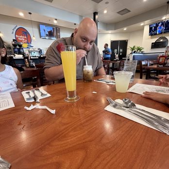 Broken Yolk Cafe - Breakfast & Brunch Near Me - La Quinta, California Broken Yolk Cafe - Breakfast & Brunch Near Me - La Quinta, California