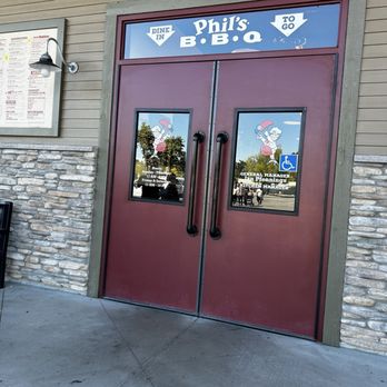 Phil's BBQ - Barbeque Near Me - Temecula, California