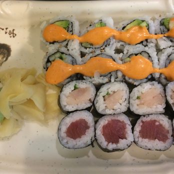 Mizu - Smart roll lunch special, $9. By row, from top to bottom: spicy California, scallop, yellowtail, tuna - Sushi Bars Near Me - Philadelphia, Pennsylvania
