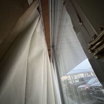 Quality Inn & Suites - No sheer curtain, black-out not in track. - Hotels Near Me - Horse Cave, Kentucky Quality Inn & Suites - No sheer curtain, black-out not in track. - Hotels Near Me - Horse Cave, Kentucky
