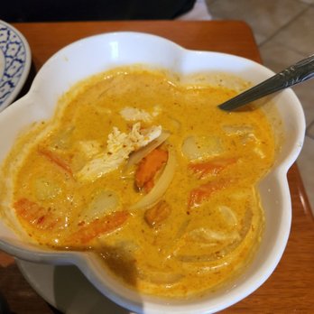 Rose Garden - Yellow curry with chicken - Thai Near Me - Vacaville, California
