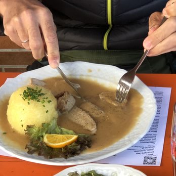 Eichelburger Hof - Kalbsbraten mit Knödel und Beilagen Salat - Hotels Near Me - Roth, BY