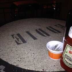 Eddie Fine Burgers - Mesas externas perfeito para criancas