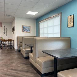 Kreiders'mini Market - Seating inside pic 2