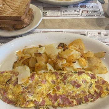 Flemington Diner - Pastrami Omelette and Veggie Omelette - Diners Near Me - Flemington, New Jersey Flemington Diner - Pastrami Omelette and Veggie Omelette - Diners Near Me - Flemington, New Jersey