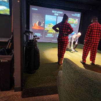 Five Iron Golf - Sports Bars Near Me - Detroit, Michigan