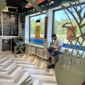 Playa Bowls - Waiting area for pick up - Coffee & Tea Near Me - North Bergen, New Jersey