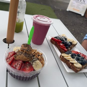 Grateful Juice Bar - Almond toast, an açaí bowl, and bea smoothie! - Juice Bars & Smoothies Near Me - Fort Lauderdale, Florida Grateful Juice Bar - Almond toast, an açaí bowl, and bea smoothie! - Juice Bars & Smoothies Near Me - Fort Lauderdale, Florida