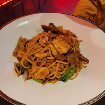 Miya Moon - Combination lomein $20 - Chinese Near Me - Lone Tree, Colorado