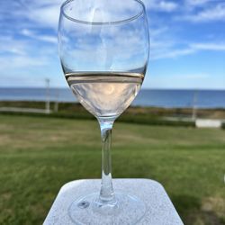 Spring House Hotel - Nothing like a glass of rosé on the lawn overlooking the Atlantic