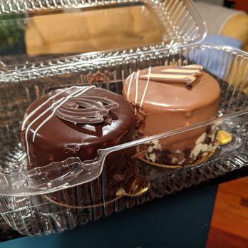 Chicago Sweet Connection - Mini cakes $3.25 each - Bakeries Near Me - Chicago, Illinois