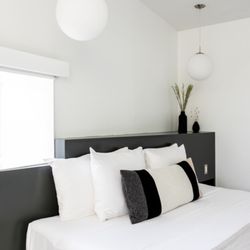 Frame Hotel Treehouse - Suite B bedroom