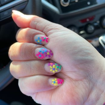 Royal Nails and Day Spa - Sloppy design and bubbles. - Nail Salons Near Me - Woodbridge, Virginia