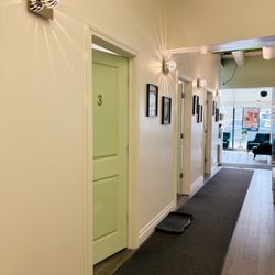 Aroma Waxing & Laser Clinic