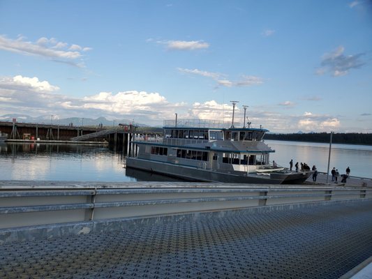 Glacier Bay Lodge & Tours by null