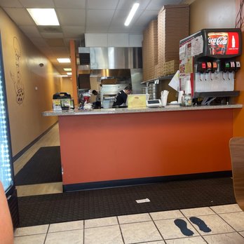Justin’s Pizza - The counter - Pizza Near Me - Riverview, Florida