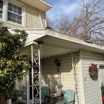 Hogan Roof - Damaged fascia board that was replaced after I said something - Roofing Near Me - Lake Grove, New York Hogan Roof - Damaged fascia board that was replaced after I said something - Roofing Near Me - Lake Grove, New York