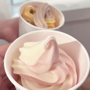 Surfin' Spoon - Strawberry and Coconut Swirl - Ice Cream & Frozen Yogurt Near Me - Nags Head, North Carolina