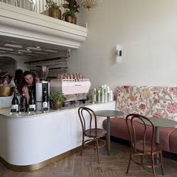 Le Shop - Entryway
