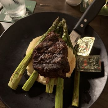 Tamiami Tavern - Filet mignon with mashed potatoes and asparagus - New American Near Me - Punta Gorda, Florida Tamiami Tavern - Filet mignon with mashed potatoes and asparagus - New American Near Me - Punta Gorda, Florida
