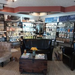 Above and Beyond Salon - Ambiance in Above & Beyond Salon was quite pleasant and welcoming!