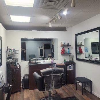 Denise's - Barbers Near Me - Manitowoc, Wisconsin