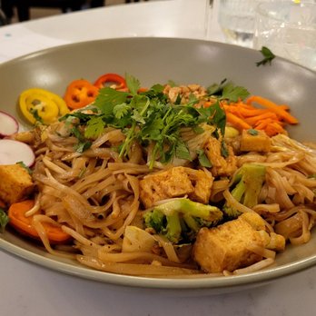 Lantern House Kitchen & Bar - Pad Thai - I got tofu and vegetables... you know, to be healthy - Asian Fusion Near Me - Reston, Virginia
