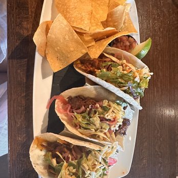 The Oak Barrel - Pulled Pork Tacos - Brasseries Near Me - Valley View, Ohio