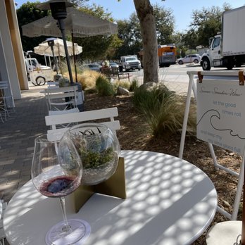 Summer Somewhere Wines - Outside sitting area - Wine Tasting Room Near Me - Malibu, California