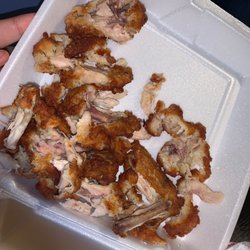 Hollywood Mexican Restaurant - Straight fat wings with black meat and extremely greasy, do not recommend there wing.