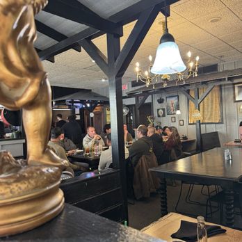 Bee's Knees Pub & Catering - Inside dining room - Bars Near Me - Idaho Falls, Idaho Bee's Knees Pub & Catering - Inside dining room - Bars Near Me - Idaho Falls, Idaho