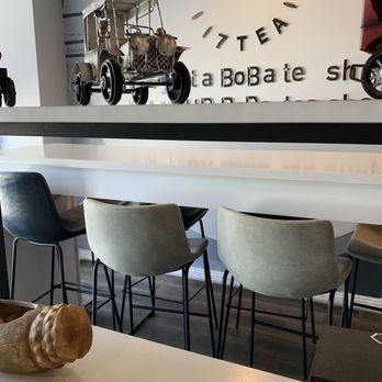 7 TEA - seating near the entrance area - Coffee & Tea Near Me - Pasadena, California
