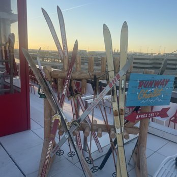 The Pool Bar - Seasonal decor - Airport Lounges Near Me - Jamaica, New York