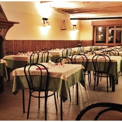 Capanna C.A.O. - This is how the restaurant actually looks..  not as posted on Booking.com