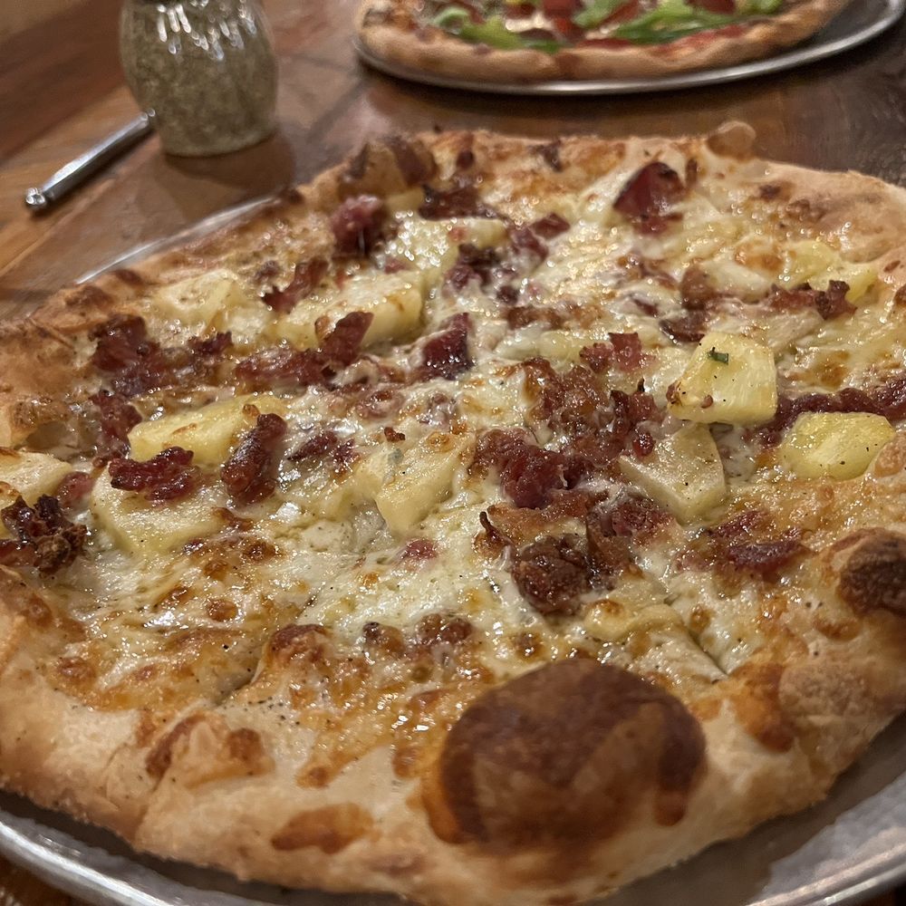 Pineapple, bacon & hot honey 12" Pineapple, bacon & hot honey 12"