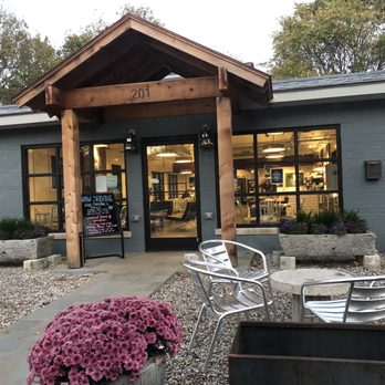 Kenwick Table - Exterior seating and front of Kenwick Table - Coffee & Tea Near Me - Lexington, Kentucky