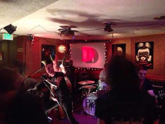 Darrell's Tavern by null