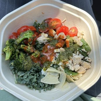 sweetgreen - Healthy Salads, Wraps, and Bowls - Chicken Pesto Parm Bowl - Salad Near Me - Richmond, Virginia