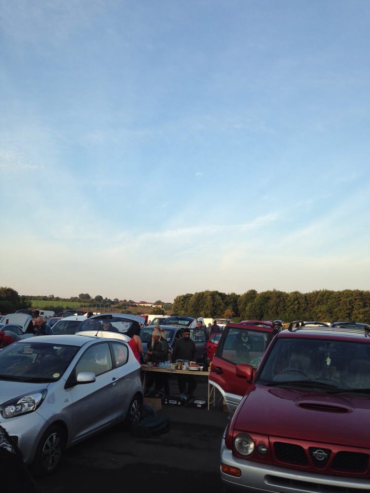 BOWLEE CAR BOOT SALE & COLLECTORS MARKET Updated September 2024