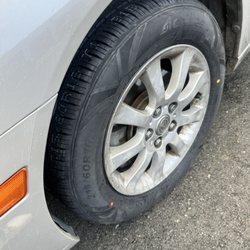 Los Reyes Tire Shop
