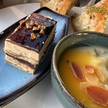 Conrad İstanbul Bosphorus - Dessert options in the lounge. - Hotels Near Me - Istanbul, 34 Conrad İstanbul Bosphorus - Dessert options in the lounge. - Hotels Near Me - Istanbul, 34