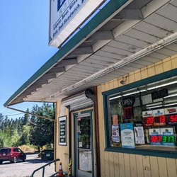 Cedar Ridge Y Market - Market entrance