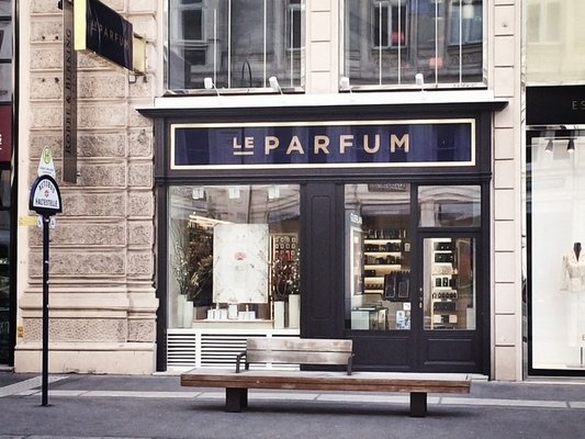 Le Parfum by null